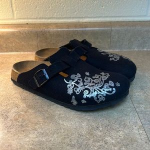 Like new Black felt and silver hand stenciled Birkenstock Papillio clogs mules